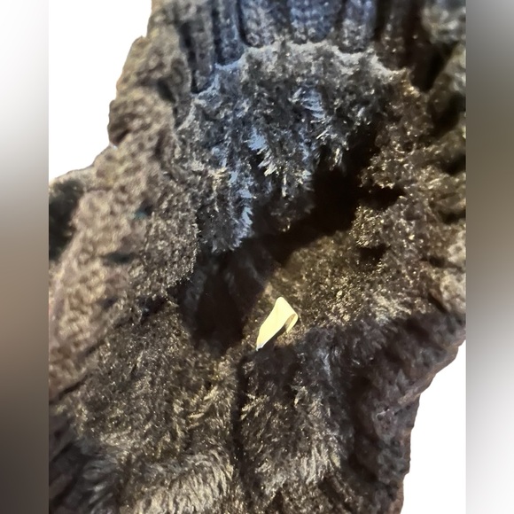 NWT double pompom fleece lined cable knit hat - Picture 4 of 4